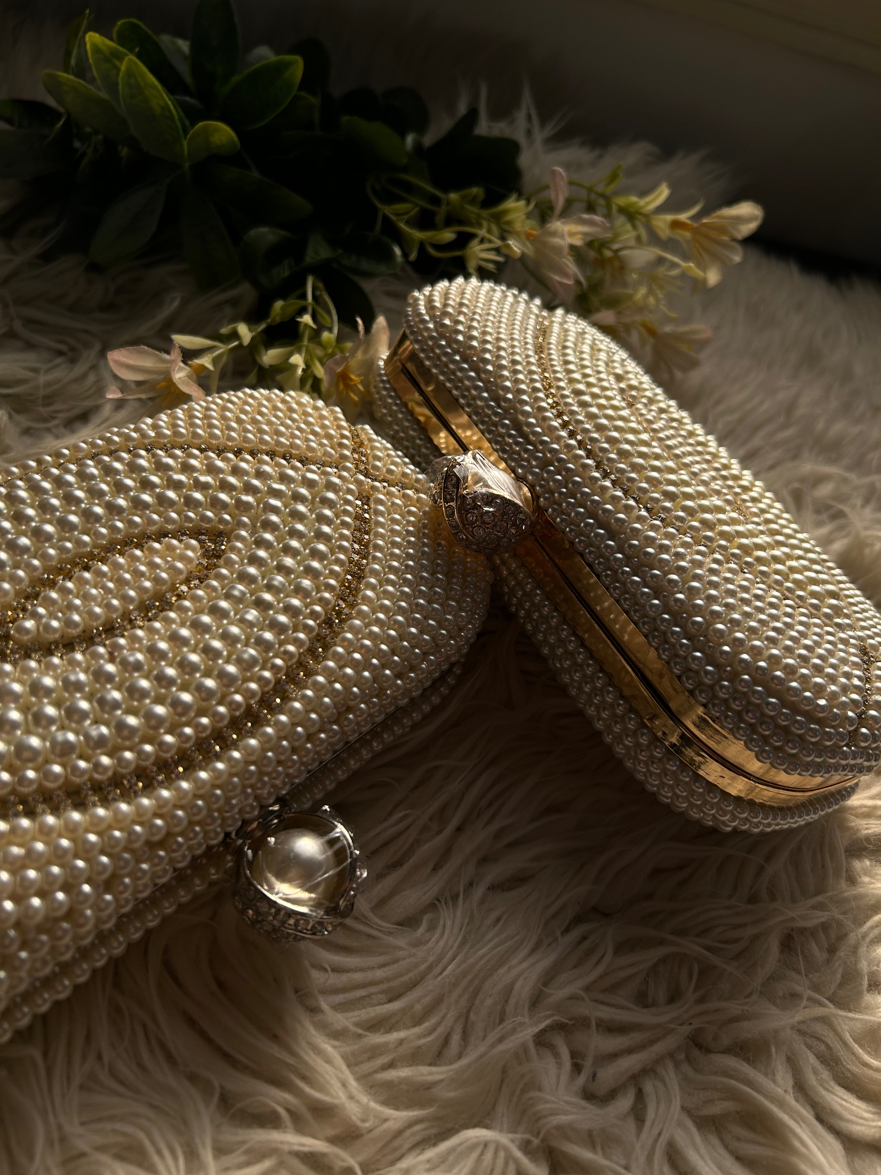 Pearl elegance clutch