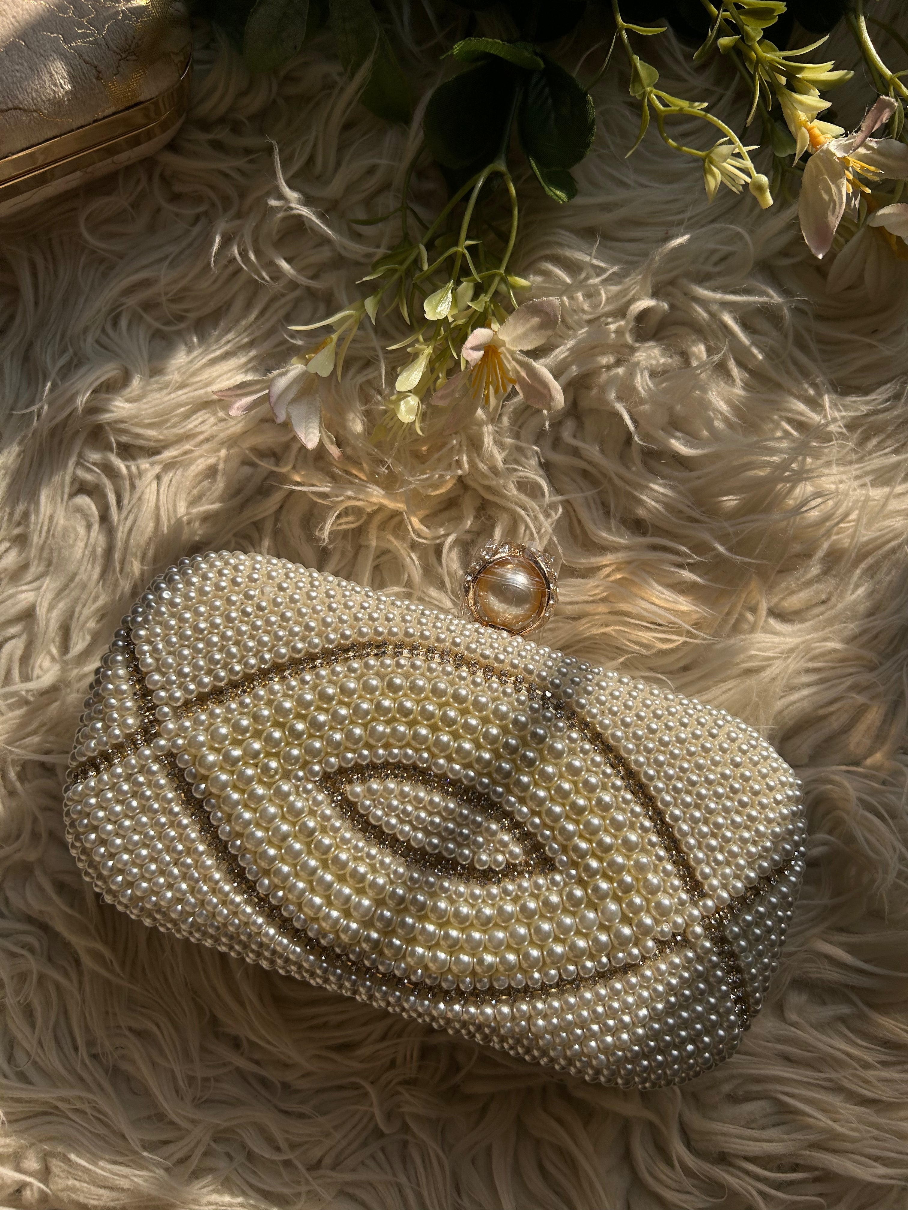 Pearl elegance clutch