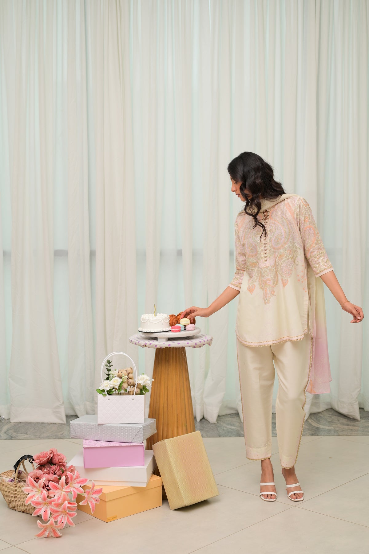 BLUSH PAISLEY
