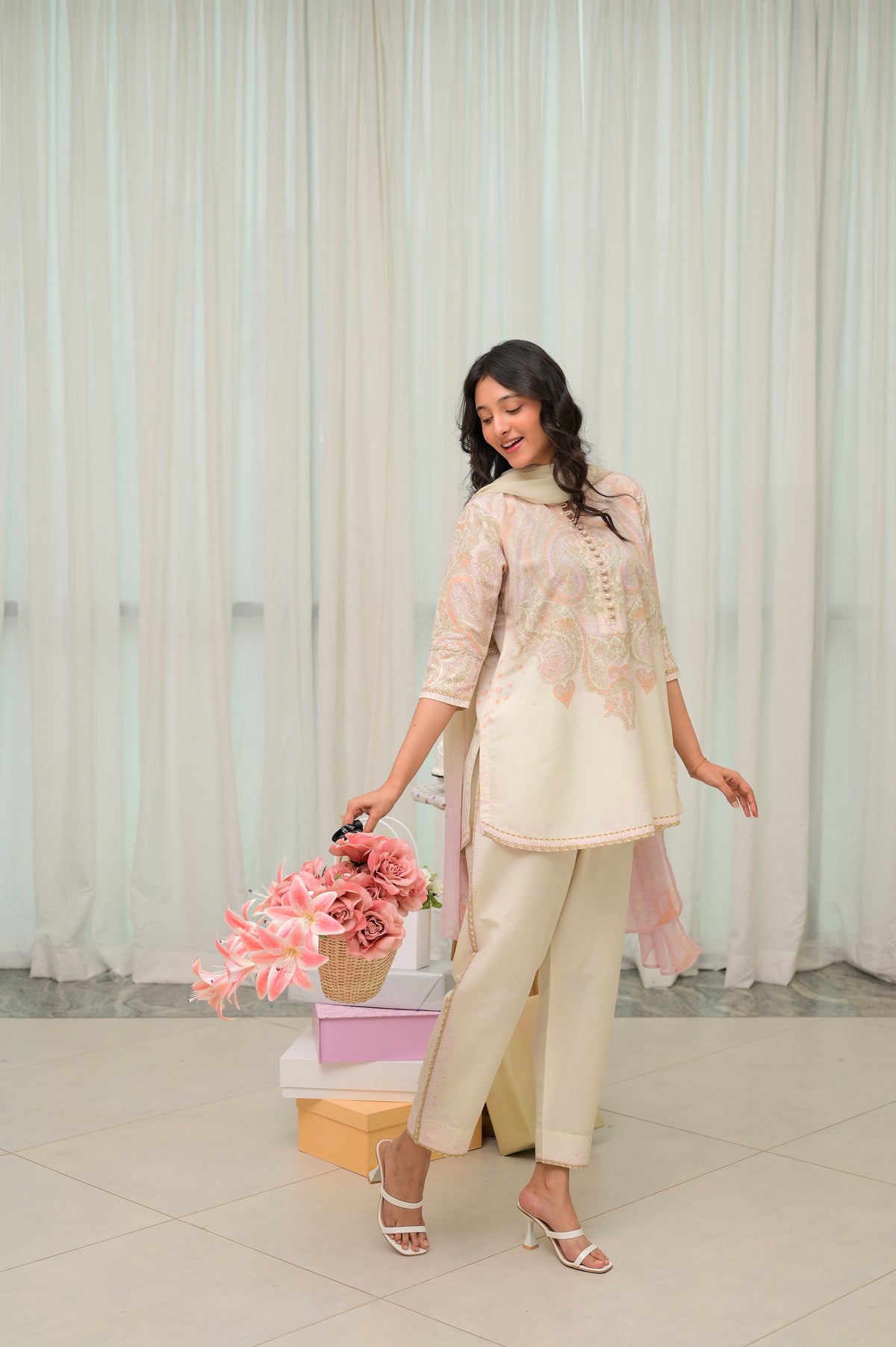 BLUSH PAISLEY